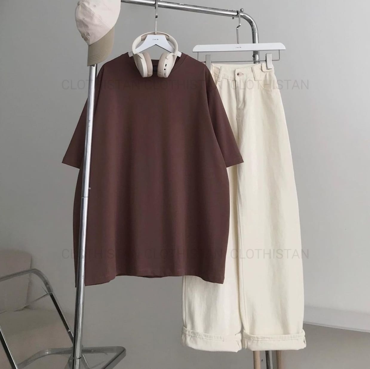 Drop Shoulder T-Shirt & Cream Wide-Leg Jeans